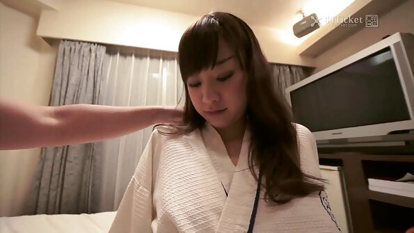 Japoneze pizde frumoase futute Sexy Hitomi fute pentru a obține scor perfect de la prietenul